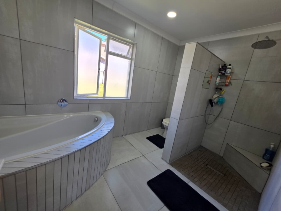 2 Bedroom Property for Sale in The Island Western Cape